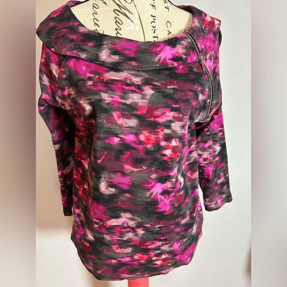Rafaella Women’s Pink and Black Patterned Zip-Up Top. - Picture 1 of 6